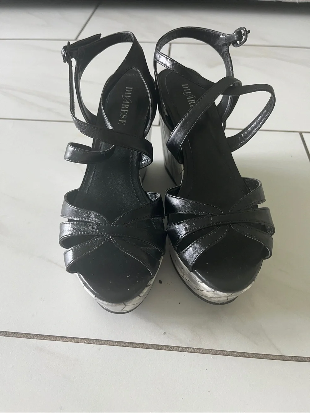Diverse Black Strappy Platform Sandals
